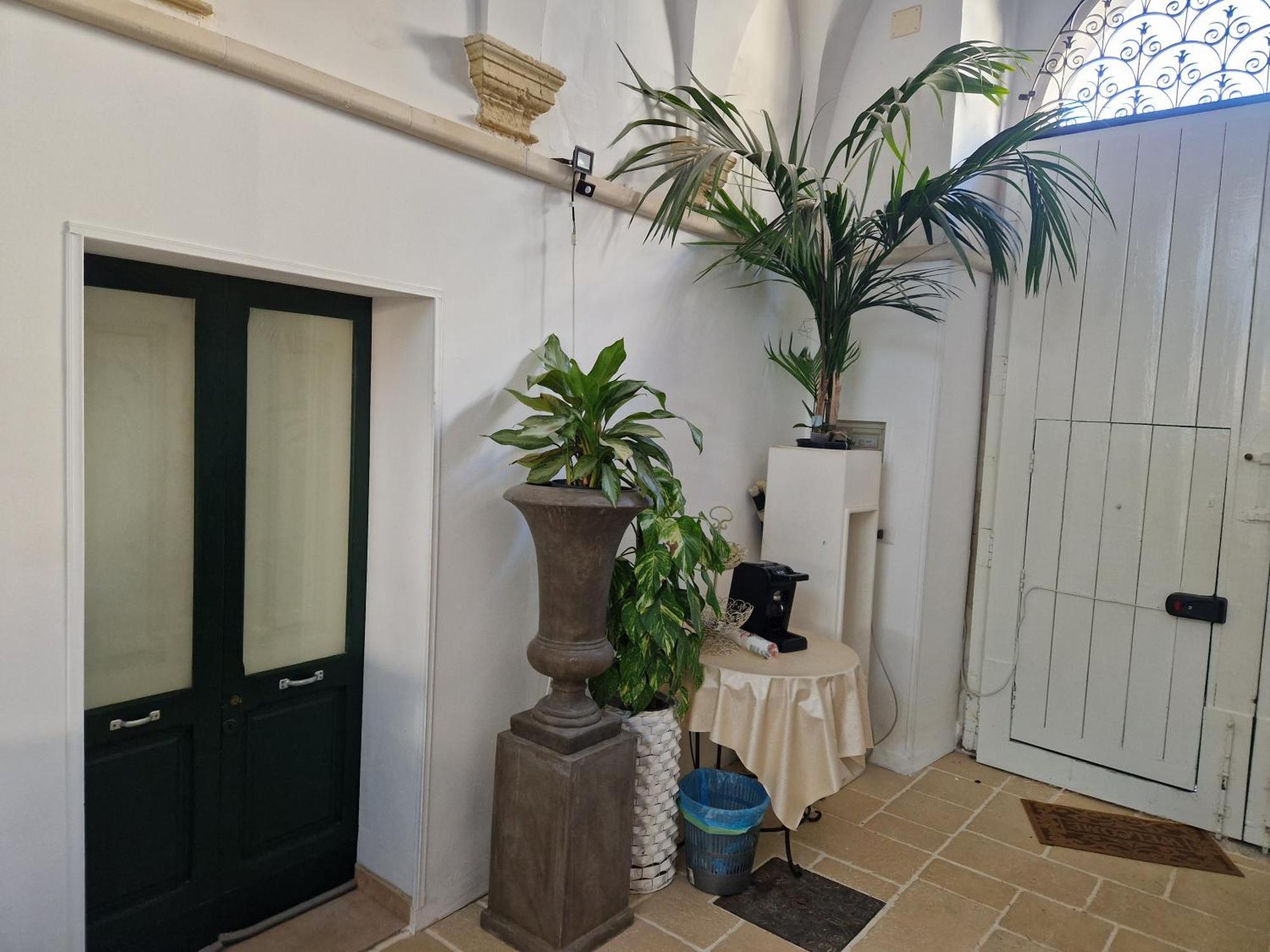 Palazzo Costantini Bed & Breakfast San Donato di Lecce Exterior photo