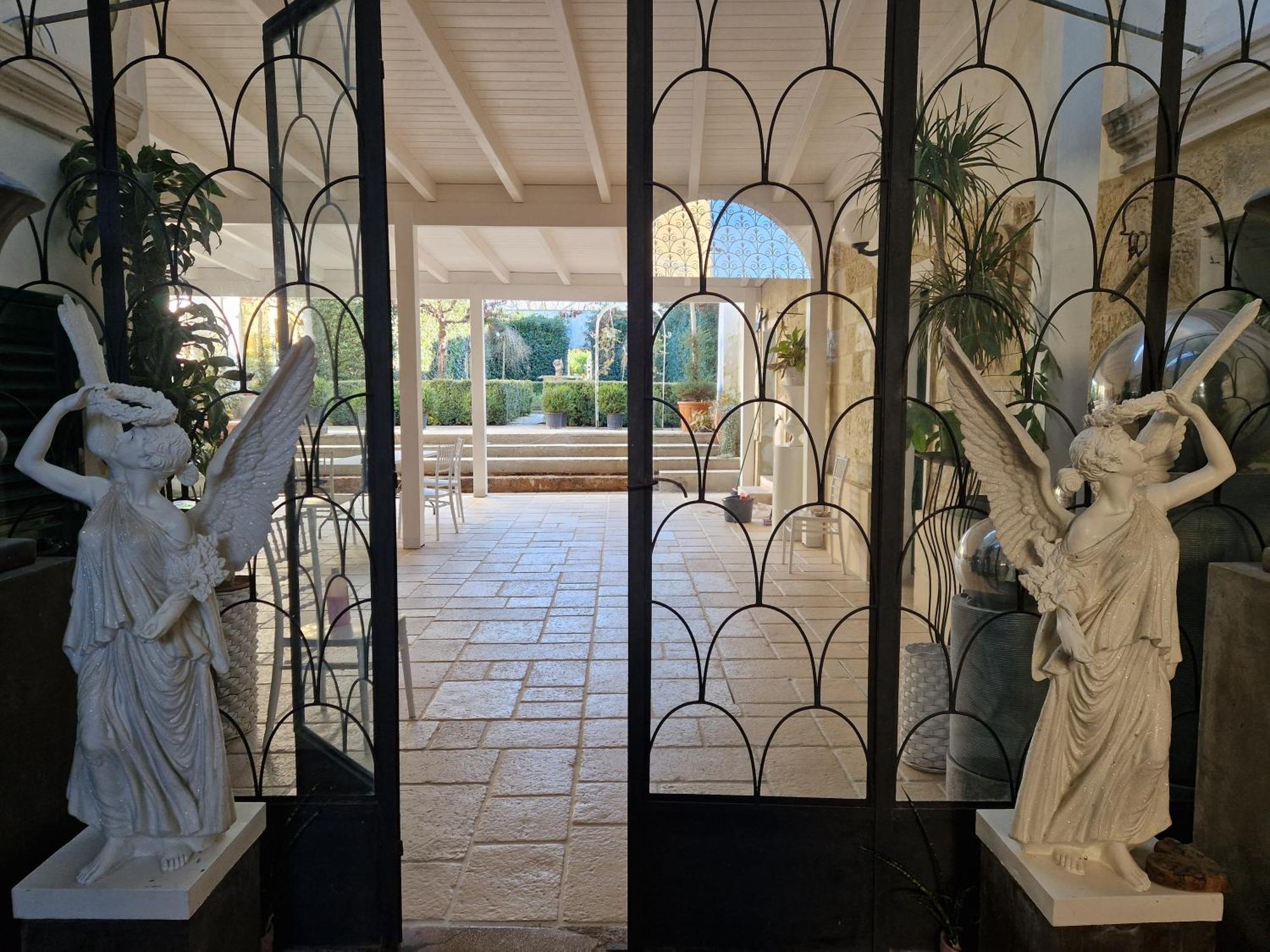 Palazzo Costantini Bed & Breakfast San Donato di Lecce Exterior photo